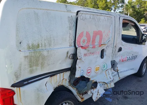 2015 Nissan Nv200 S/Sv z USA, uszkodzony, nr VIN 3N6CM0KN9FK727954